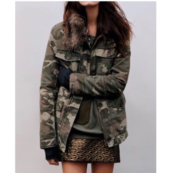Topshop Jackets & Blazers - NWOT Topshop Faux Fur Lined Camouflage Zip Jacket